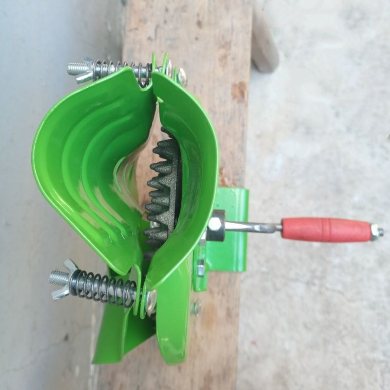 Hand Crank Corn Thresher Mini  - Corn Sheller Machine review and price